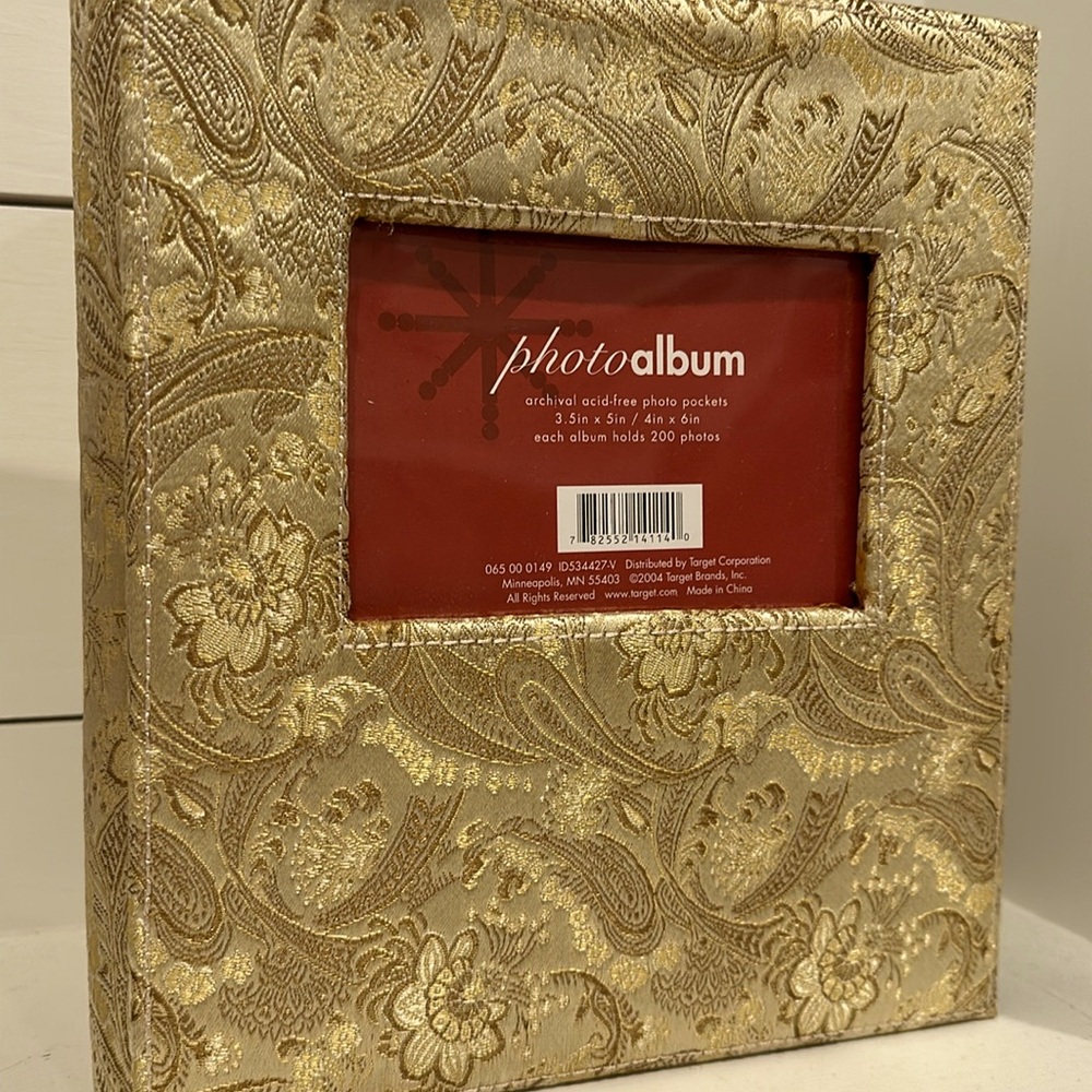 Photo albumn paisley gold never used holds 200 photos